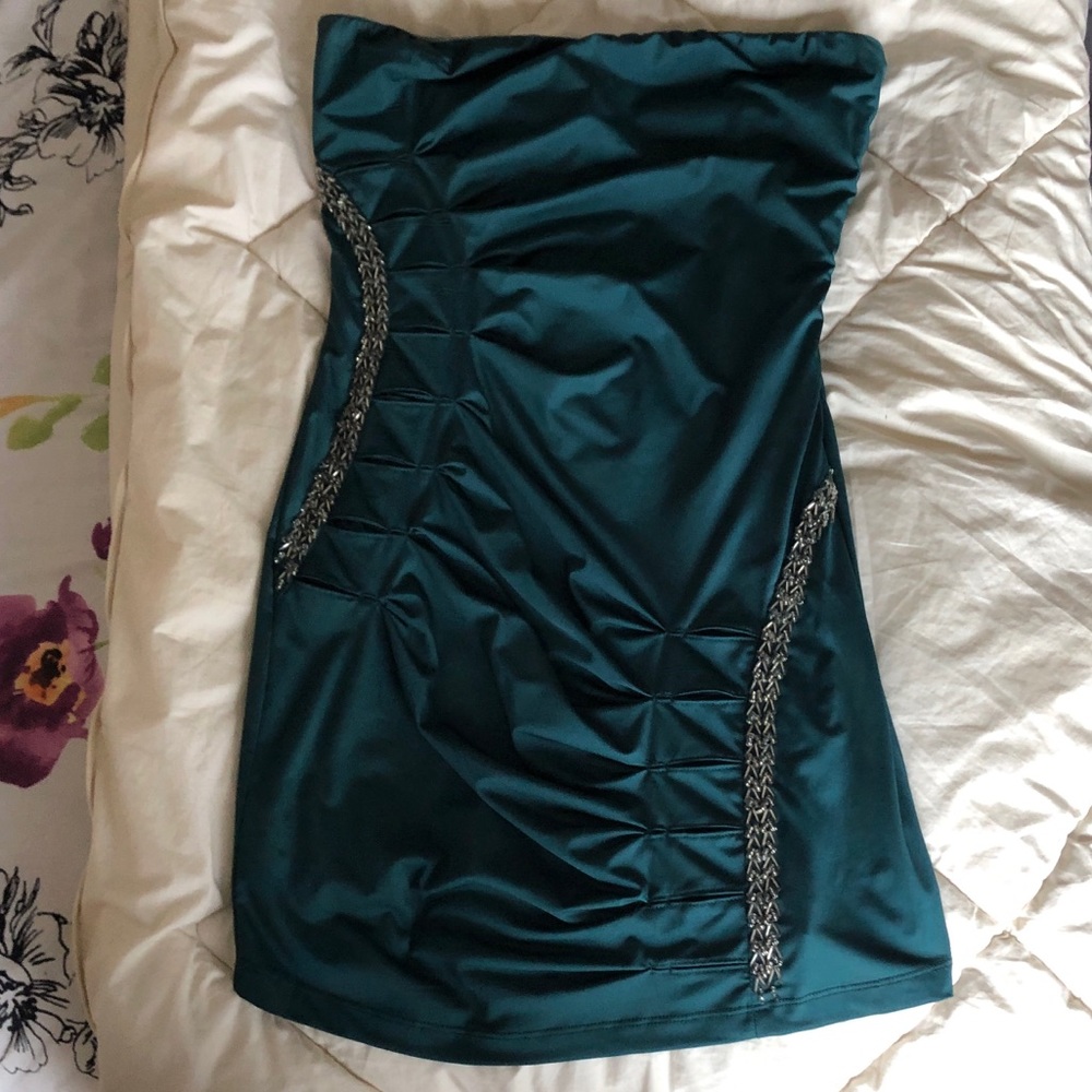 Nikibiki Bodycon dress